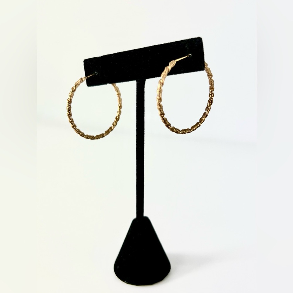 Vintage Gold Rope Hoop Earrings Dainty old money
